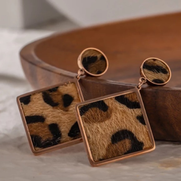 💛18K Gold plated animal earrings - Picture 5 of 6